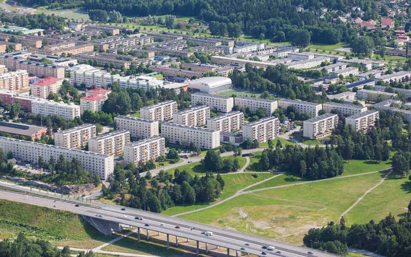 Oversiktsfoto over et boligkompleks i Rinkeby, en forstad til Stockholm.