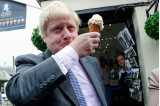 Boris Johnson spiser is under valgkampen