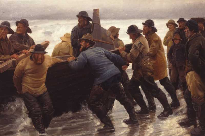 Skagenmaleri av fiskere som skyver en båt ut i sjøen.